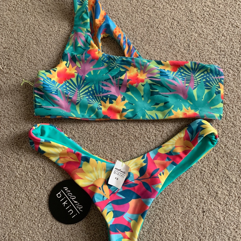 Moana top and bottom